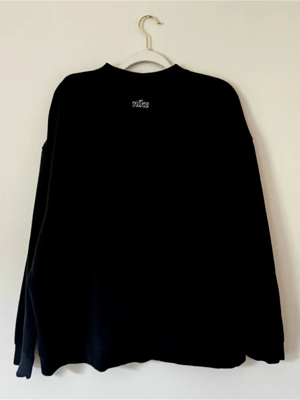 Nike Dri-FIT Get Fit Embroidered Crewneck Sweatshirt, Black & White – Size XL